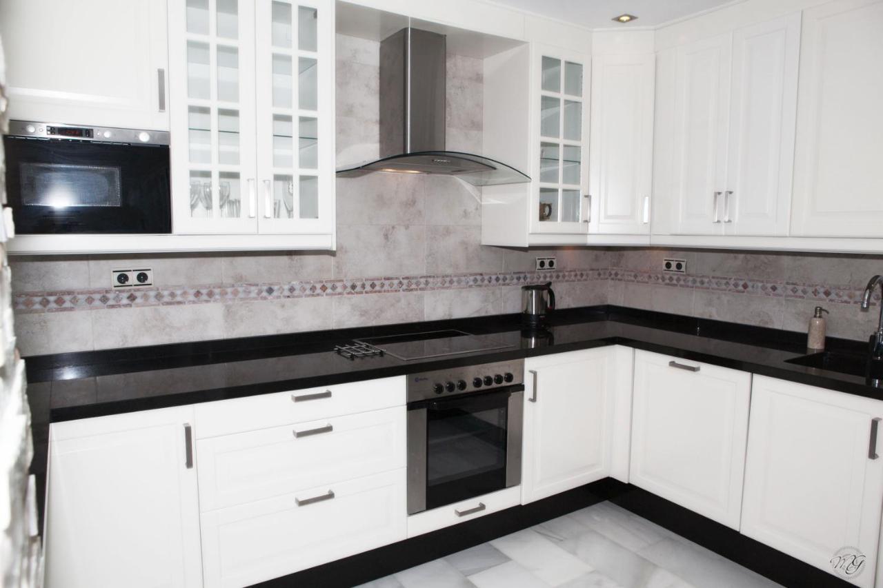 Luxury Puerto Banus Penthouse With Parking & Wi-Fi Leilighet Marbella Eksteriør bilde