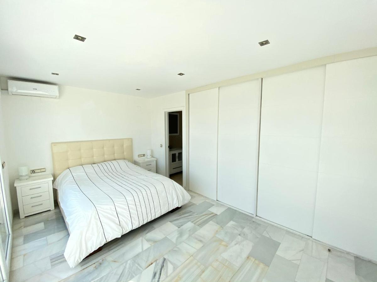 Luxury Puerto Banus Penthouse With Parking & Wi-Fi Leilighet Marbella Eksteriør bilde