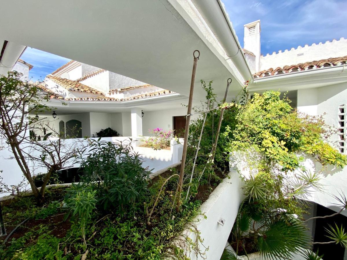 Luxury Puerto Banus Penthouse With Parking & Wi-Fi Leilighet Marbella Eksteriør bilde
