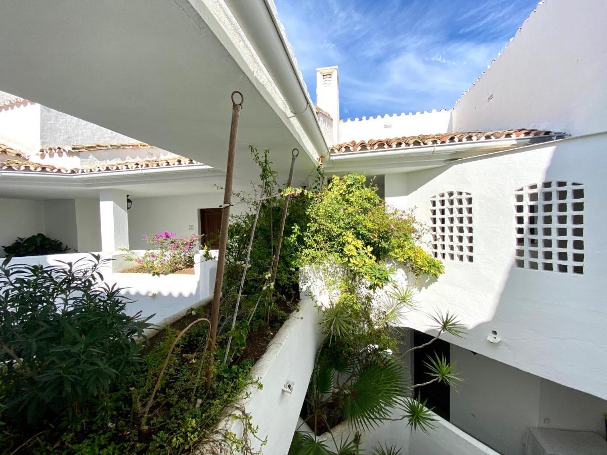 Luxury Puerto Banus Penthouse With Parking & Wi-Fi Leilighet Marbella Eksteriør bilde